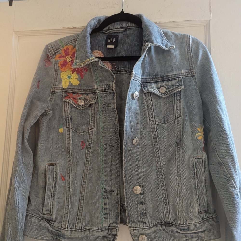 GAP Women's Floral Embroidered Jean Jacket - Light Blue
